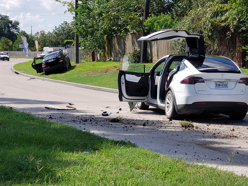 Illustration for article titled Plane Vs Tesla Model X, No, I’m Not lying (This Time)